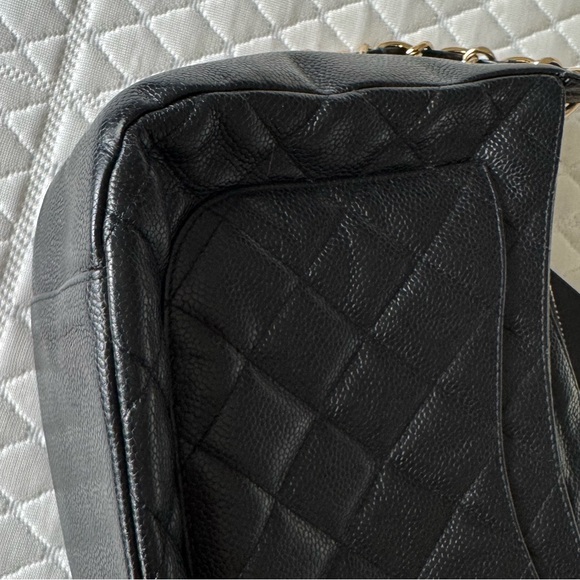 Authentic!!!!Chanel 2004/2005 caviar timeless shoulder bag. Authentic - Picture 8 of 16